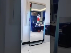 मूल फुल एचडी 75 इंच मैजिक मिरर एलसीडी डिस्प्ले कियोस्क आभासी प्रशिक्षक के साथ इंटरैक्टिव